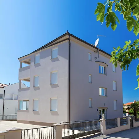 Boro - A6 Second Floor - Mpolo Apartment *